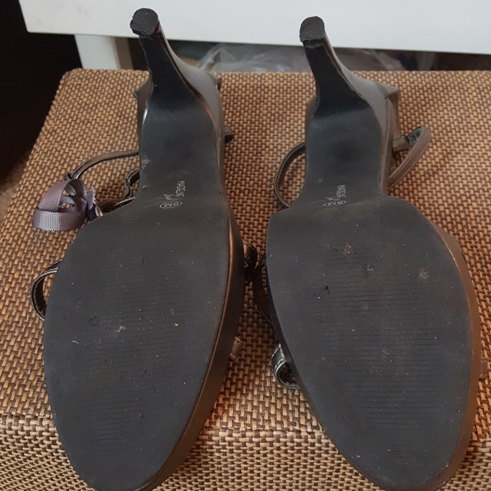 High Heels - Picture 3 of 4